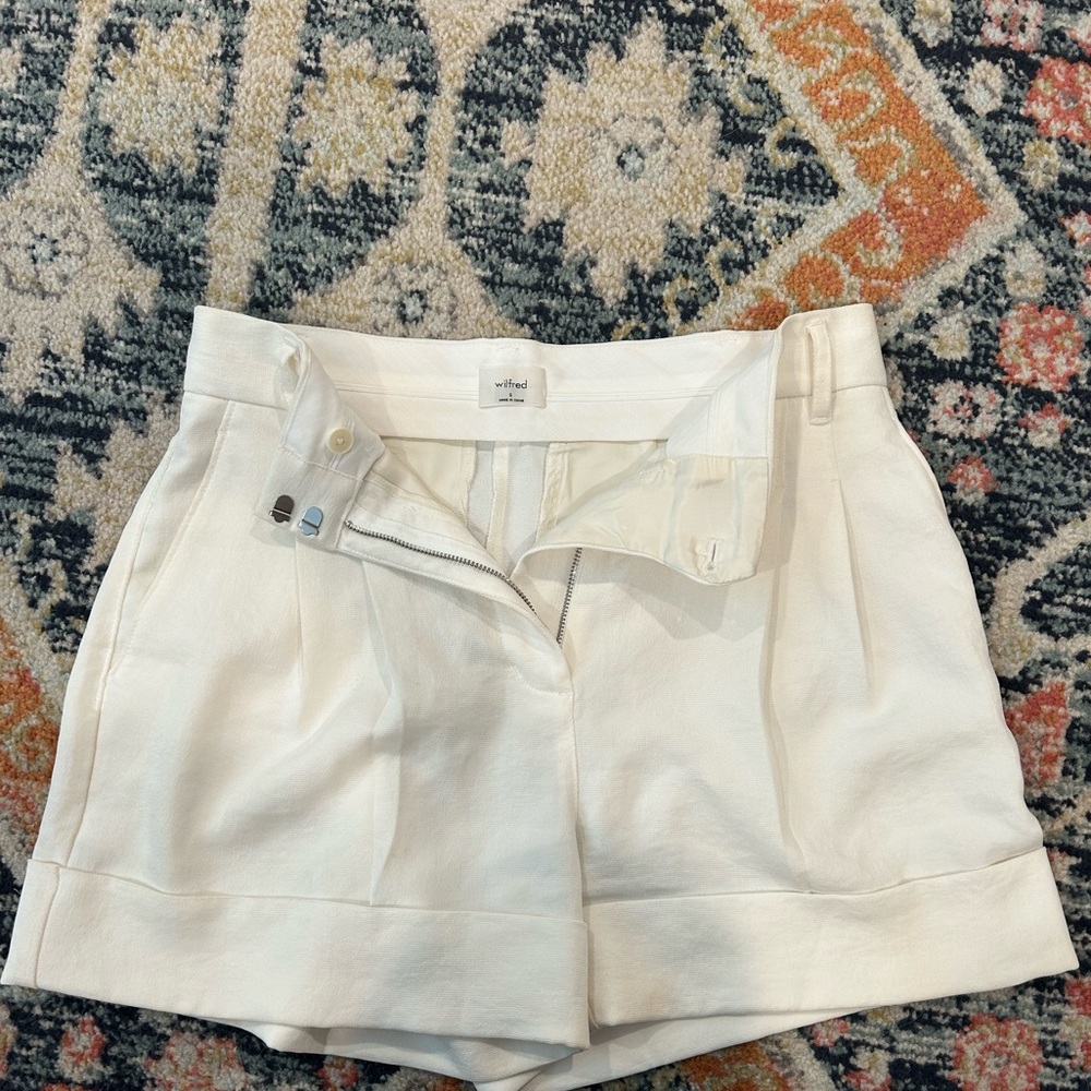 Aritzia Wilfred white trouser shorts in perfect condition